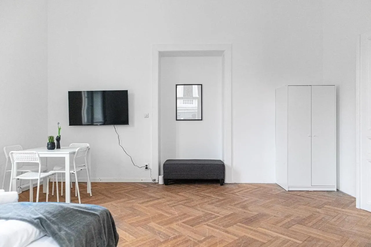 Classy 2Br Apt. W/ Exclusive Location Near Akh Vienna 0*,  Austria