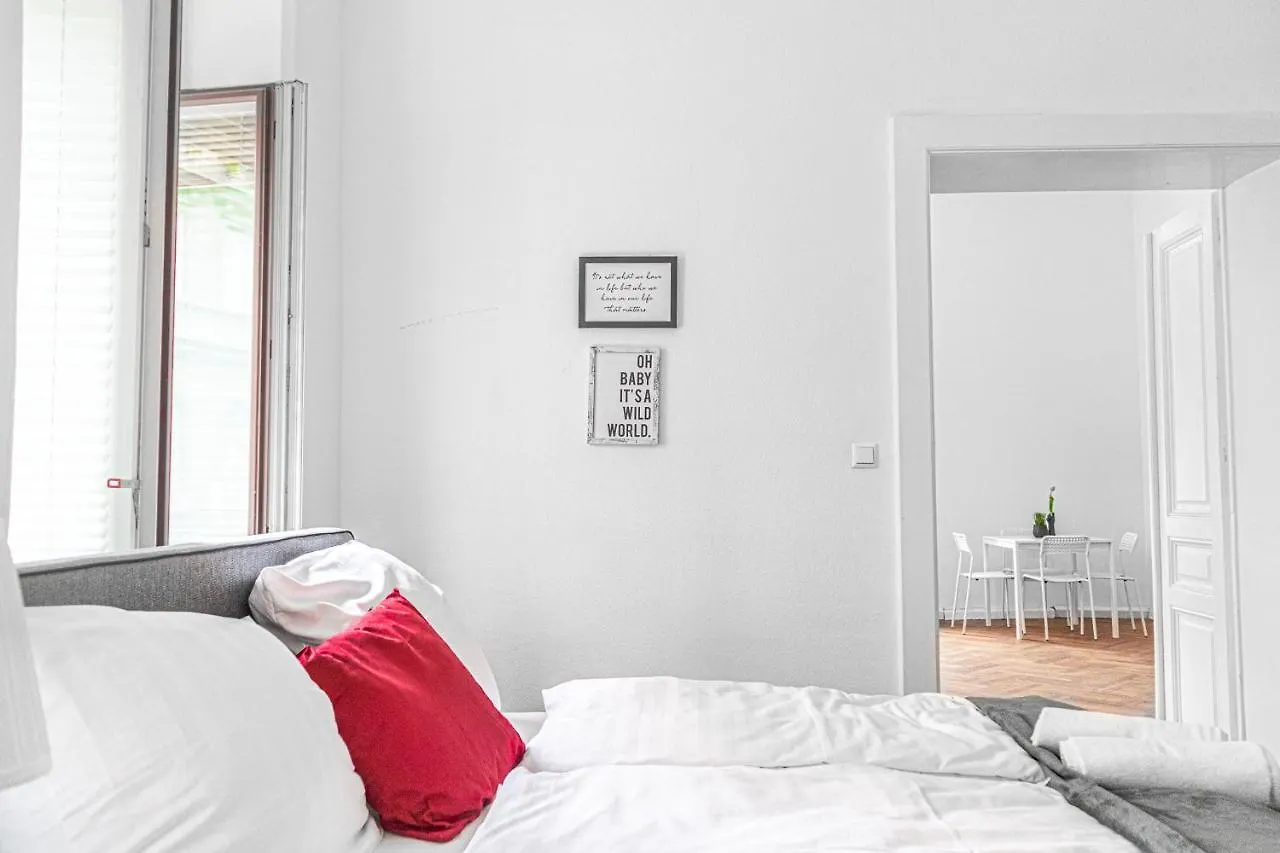 Classy 2Br Apt. W/ Exclusive Location Near Akh Vienna 0*,