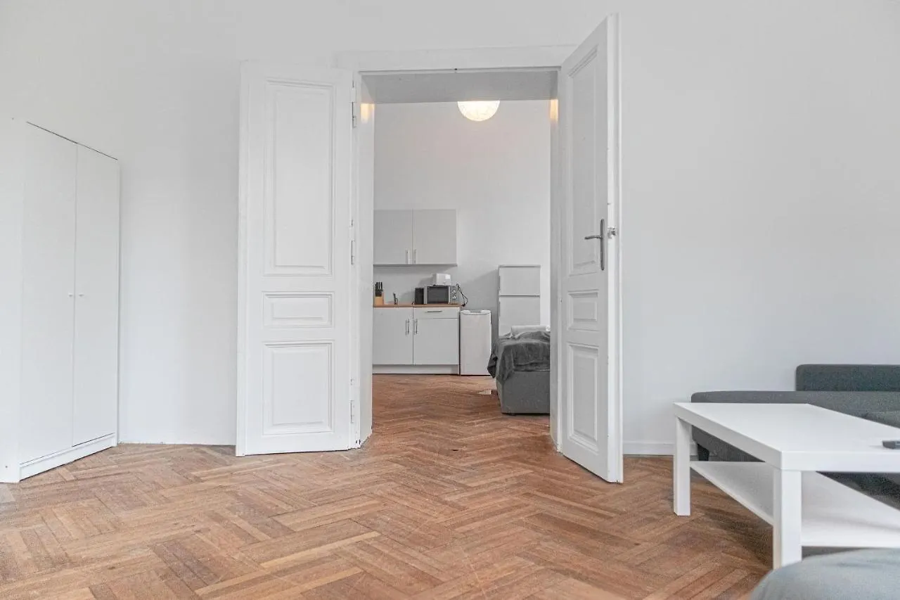 Classy 2Br Apt. W/ Exclusive Location Near Akh Vienna Apartment