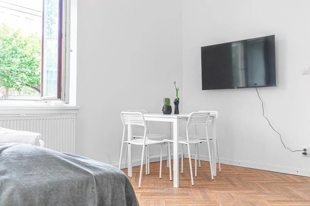 Classy 2Br Apt. W/ Exclusive Location Near Akh Vienna