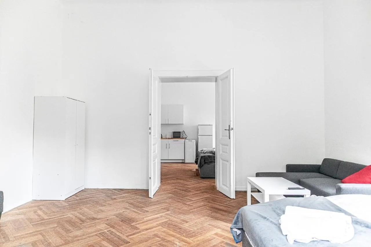 Classy 2Br Apt. W/ Exclusive Location Near Akh Vienna Apartment