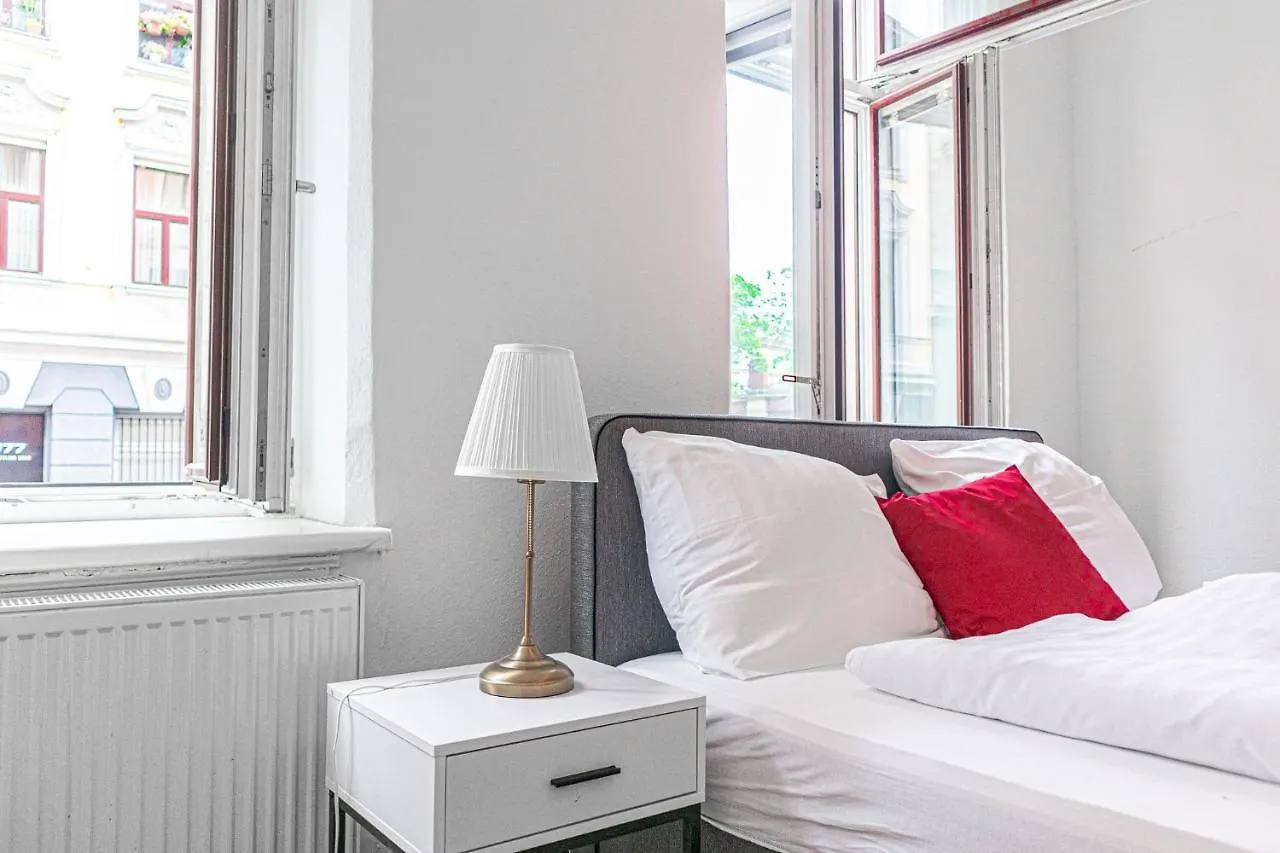 Classy 2Br Apt. W/ Exclusive Location Near Akh Vienna Apartment